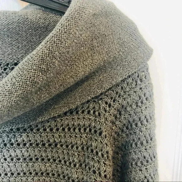 - New York and company sweater - Picture 3 of 4